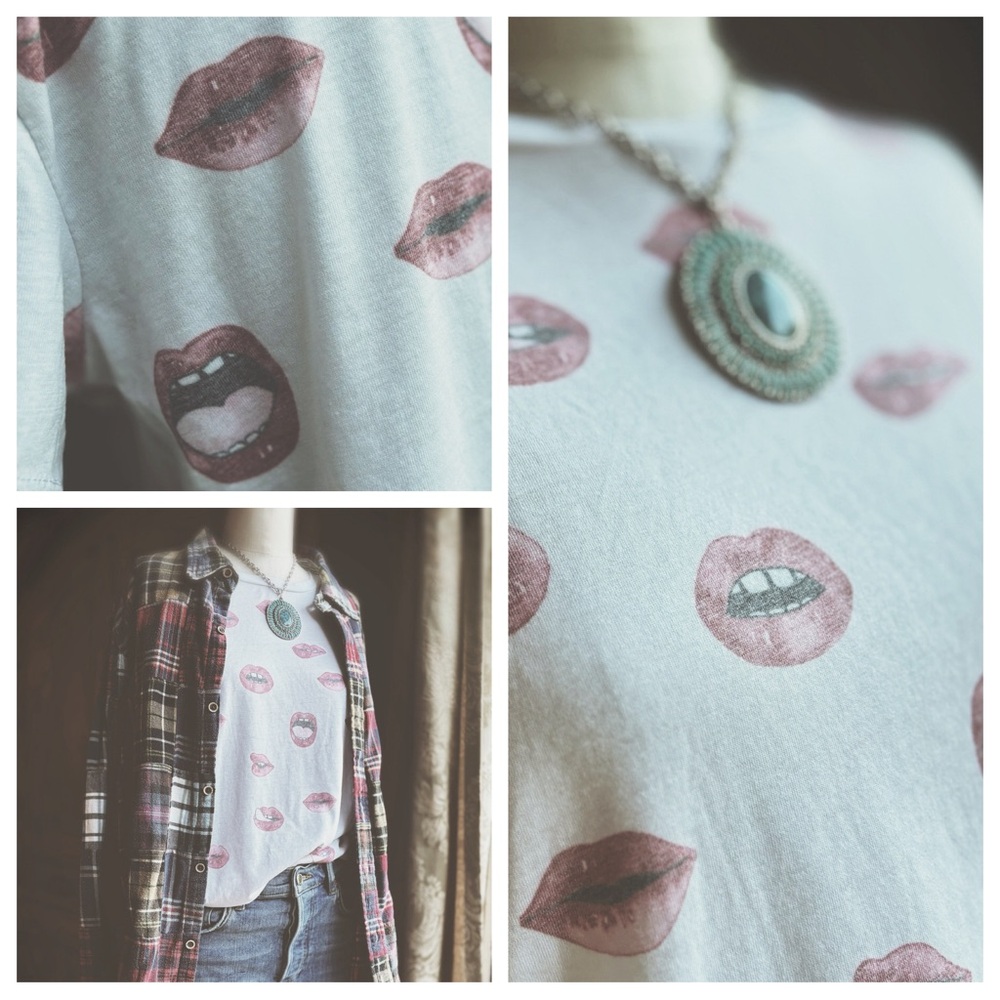 Chaser "Lips Lips Lips" Graphic Tee - White/Red/Pink - Size S - Picture 7 of 8